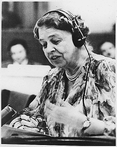 Eleanor Roosevelt addresses the United Nations conference in 1947 (By US Government [Public domain], via Wikimedia Commons)