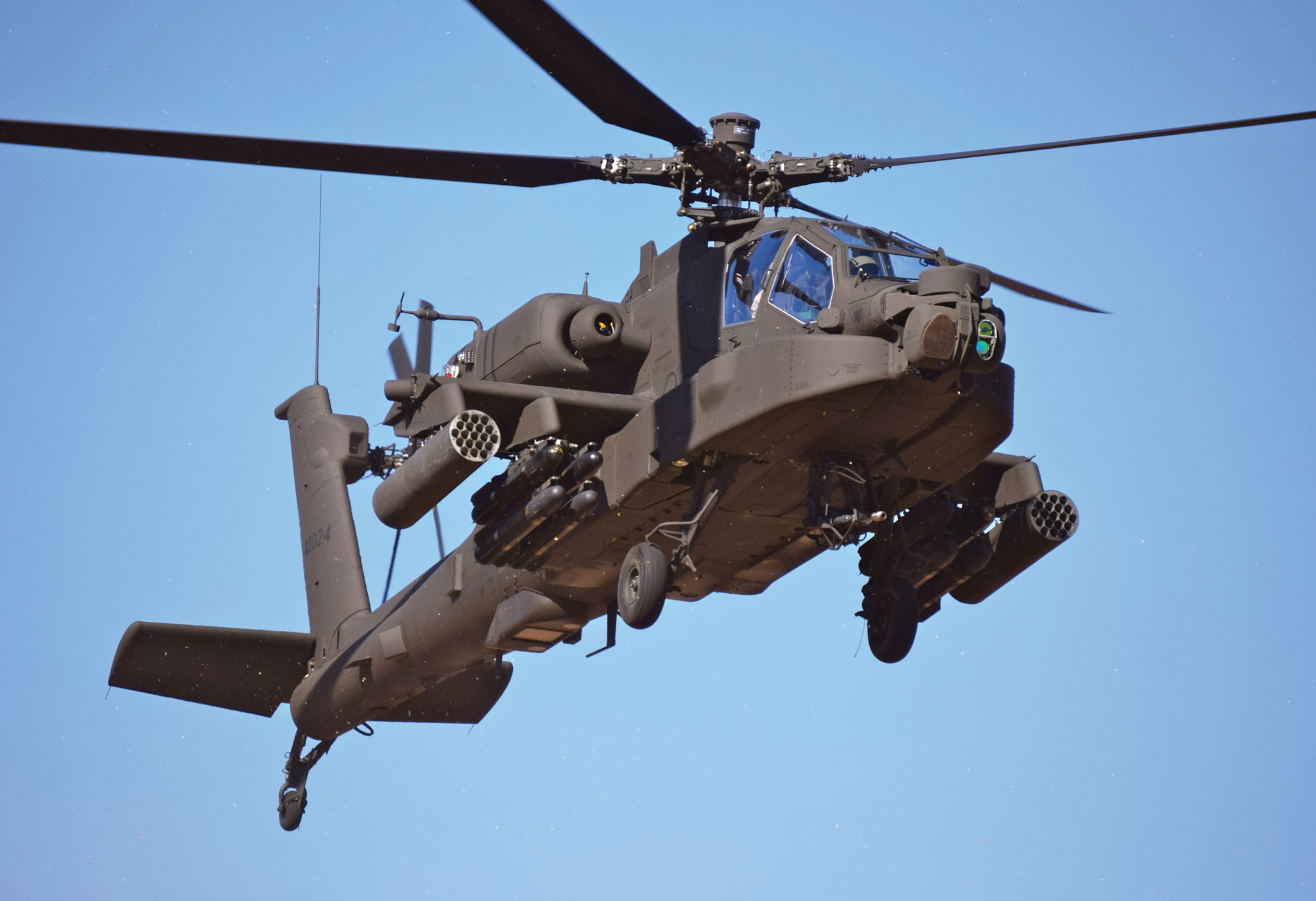 MOD ORDERS NEW FLEET OF CUTTING EDGE APACHE HELICOPTERS FOR BRITISH 