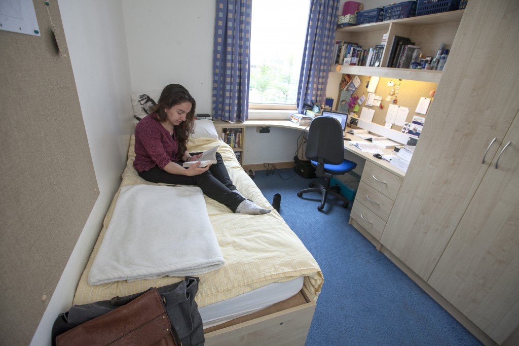 Peeping dorm manager прохождение на русском. Oxford University dormitory. Keimyung University dormitory. Оксфордский университет общежитие фото. Pai Chai University dormitory.